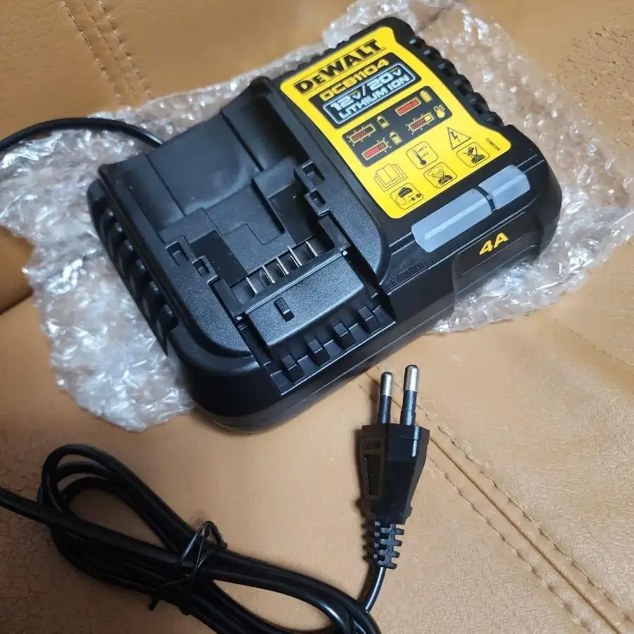 디월트 12~20V 고속 충전기