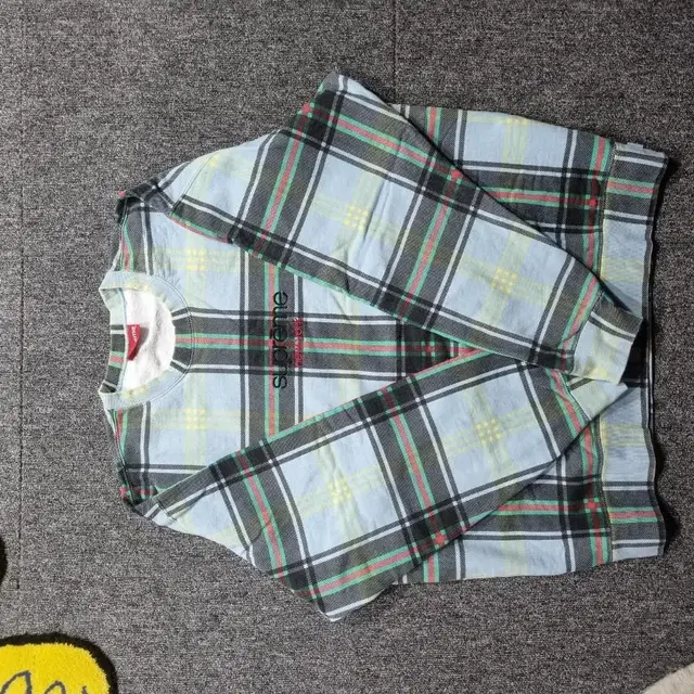 Supreme Plaid Crewneck - Large 팝니다