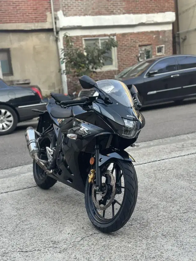 스즈키 gsxr21년식 짧은키로수 요시무라 흑마 판매합니다