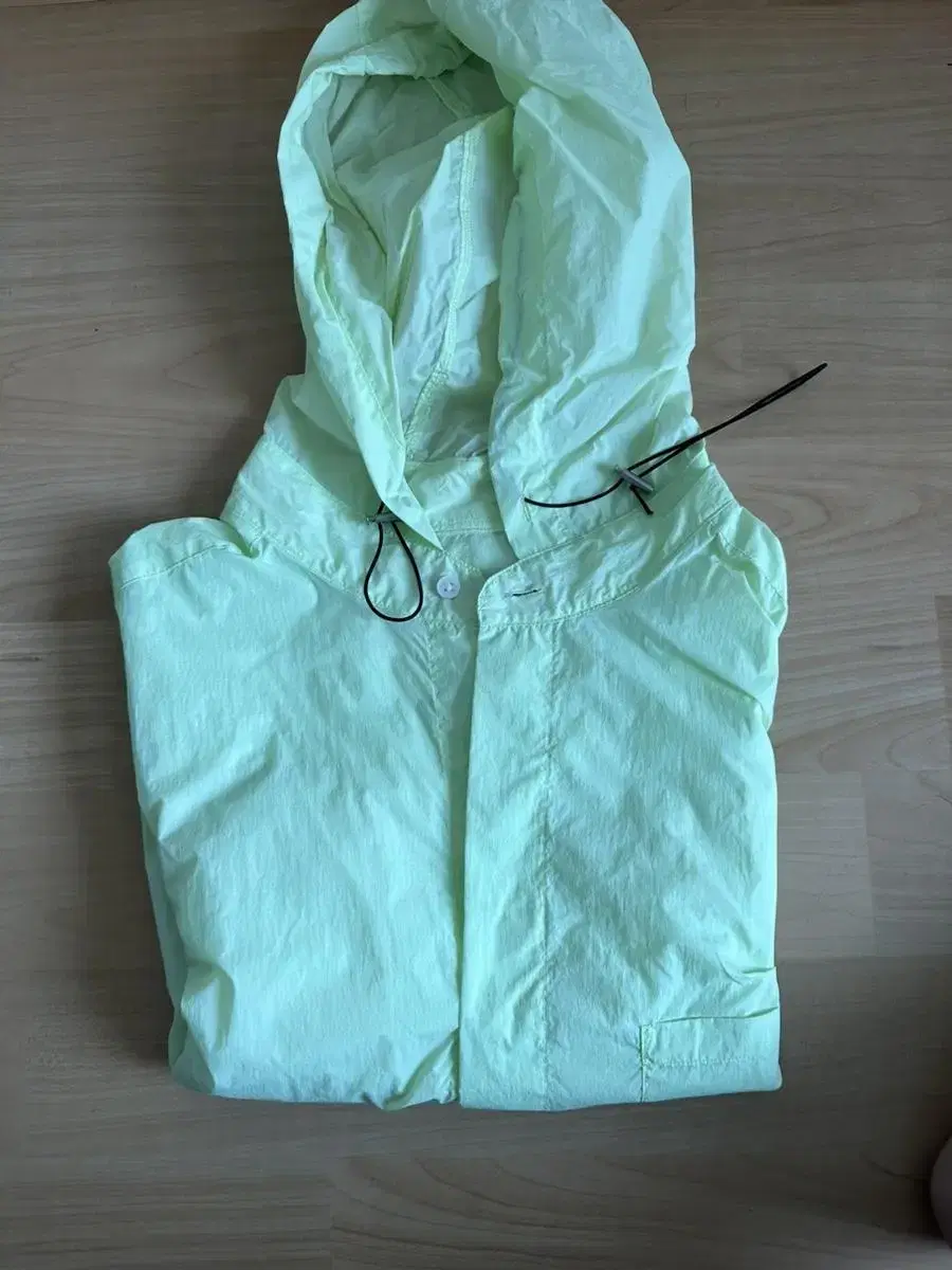 Hatching Room Hooded Shirt Size 2 Lime