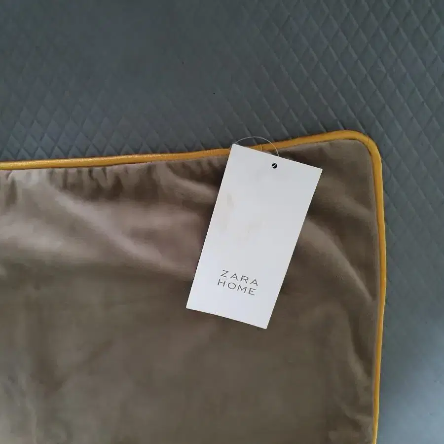 ZARA HOME 쿠션커버