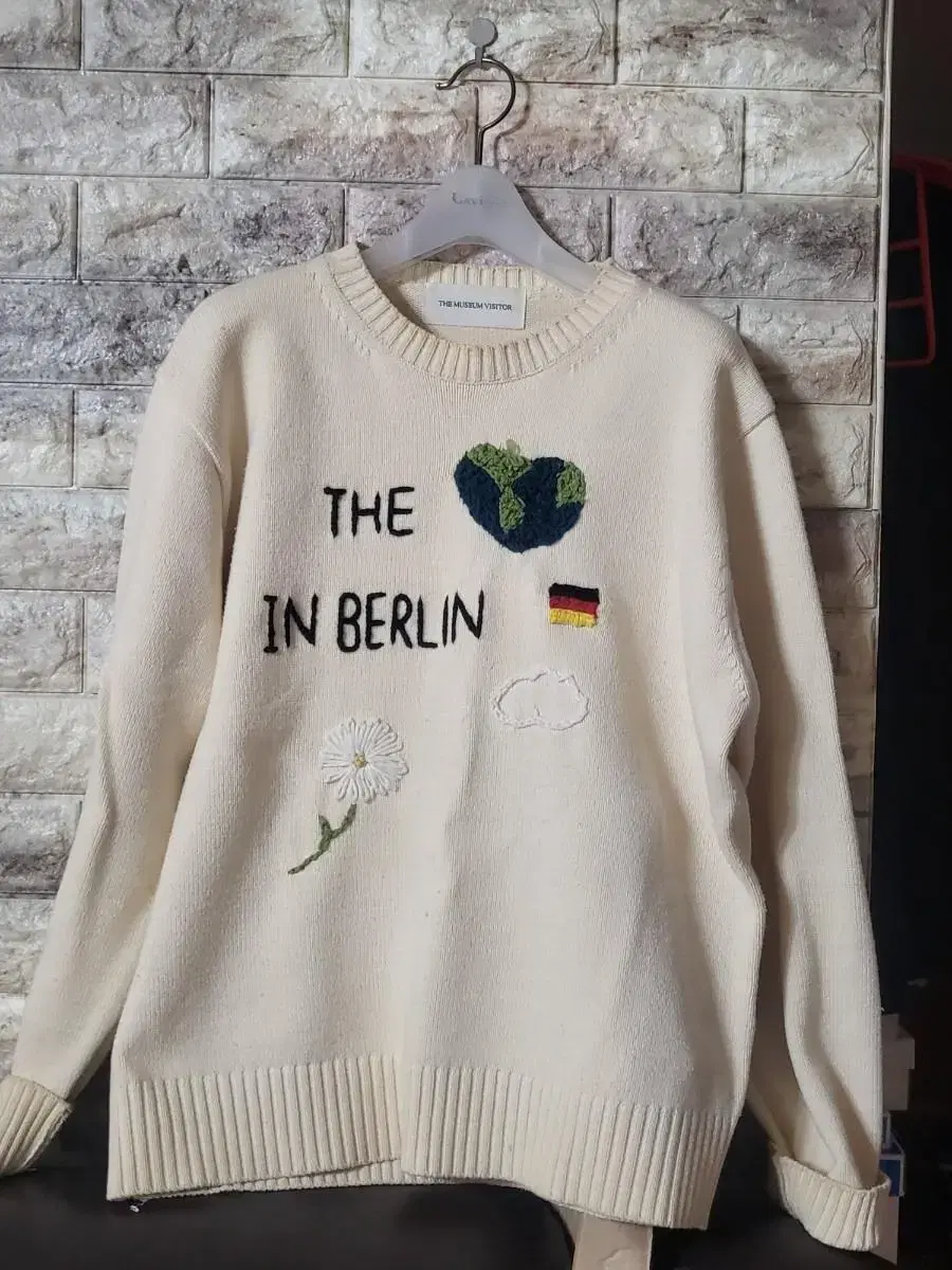 TheMuseumVisitor Berlin Knit Sale