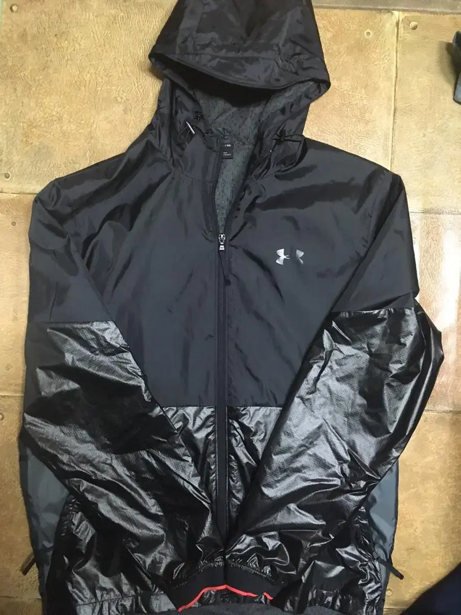 Under Armour Windbreaker105