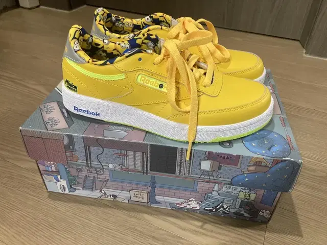 (새제품)Reebok minions club c 아동운동화 225cm