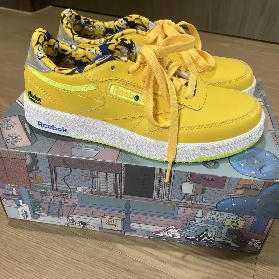 (새제품)Reebok minions club c 아동운동화 225cm