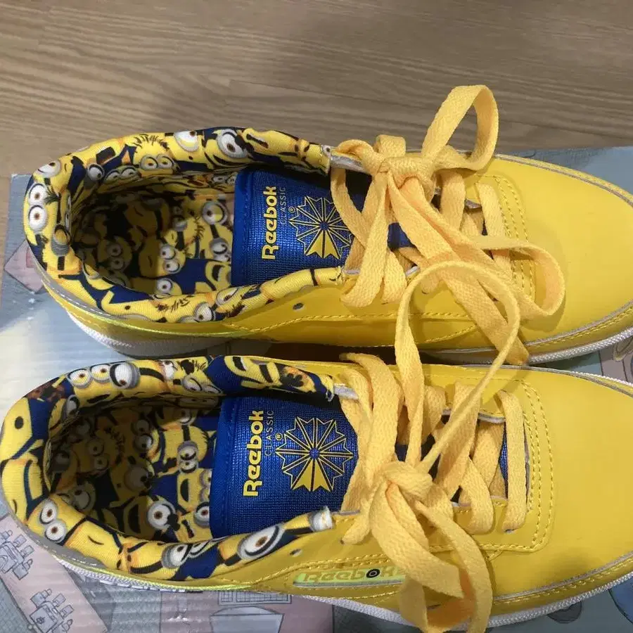 (새제품)Reebok minions club c 아동운동화 225cm