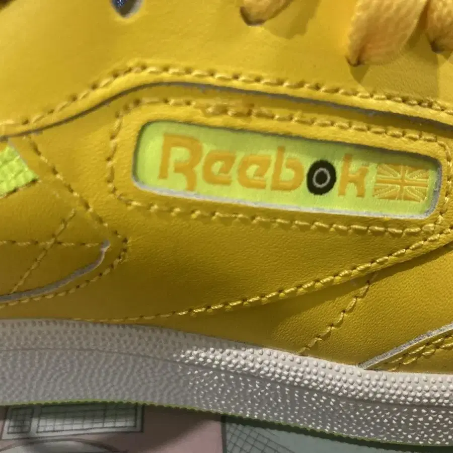 (새제품)Reebok minions club c 아동운동화 225cm