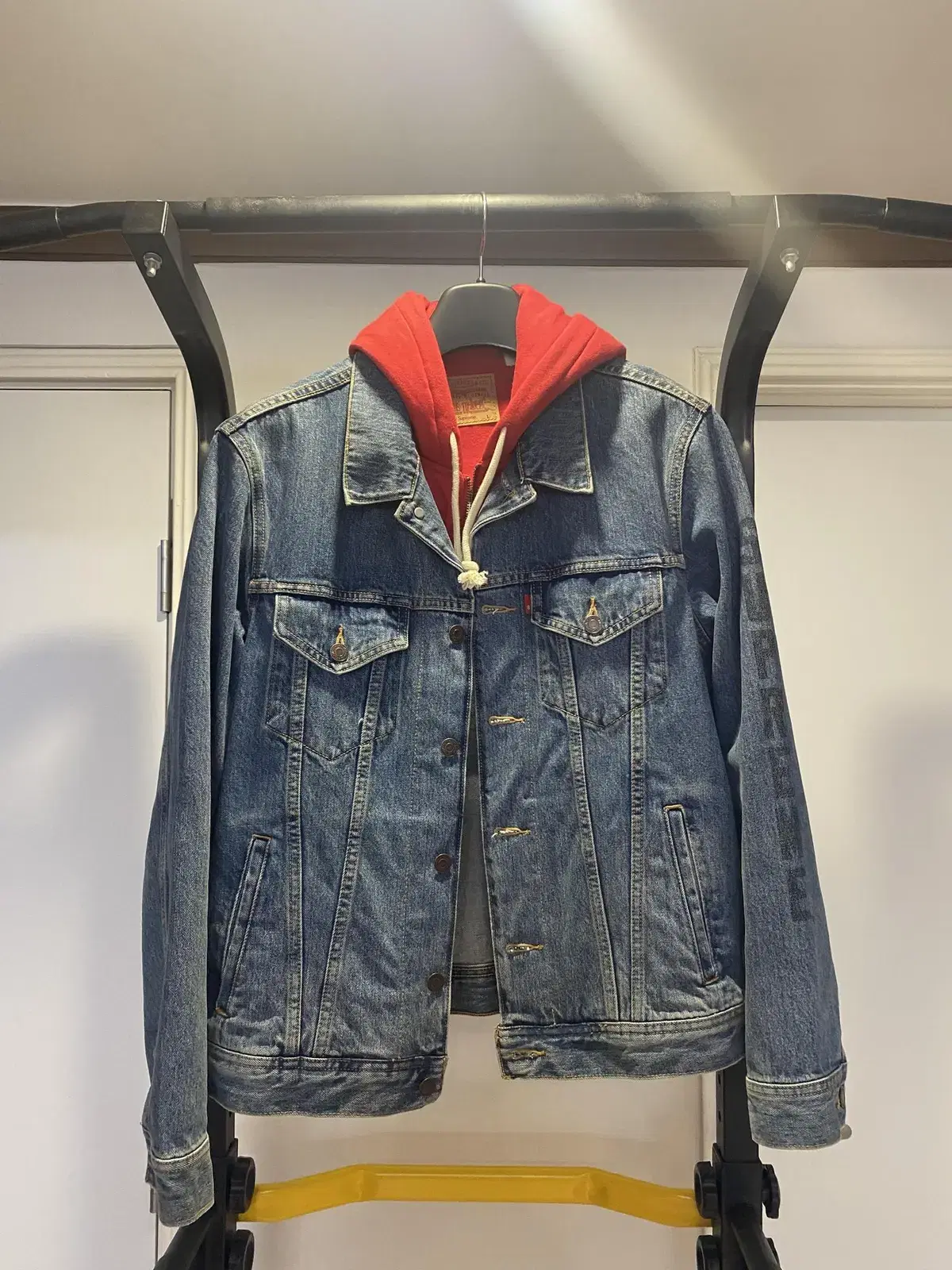 [L] Supreme Levi's Hooded Denim Tracker Jeans Jacket