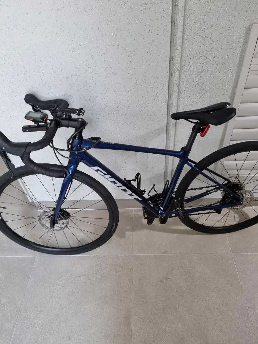 Selling my Giant Contend AR4 21 year old road bike.