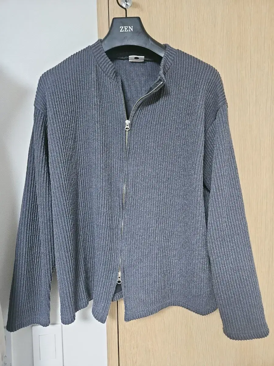 Zip-up cardigan