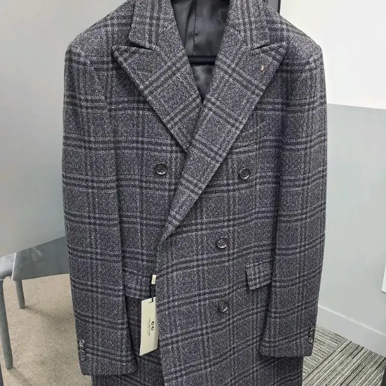 꼬르넬리아니 CORNELIANI 더블브레스트 체크 코트 54