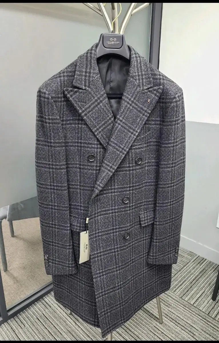 꼬르넬리아니 CORNELIANI 더블브레스트 체크 코트 54