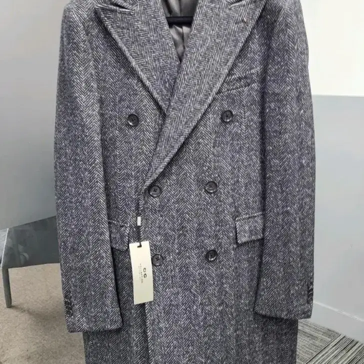 꼬르넬리아니 CORNELIANI 더블 브레스트 헤링본 코트 52