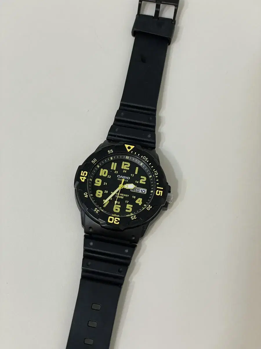 CASIO 카시오 아날로그 손목시계 카시녹스 yellow