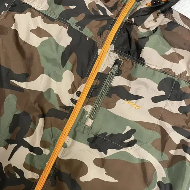 예스아이씨 Windbreaker Camo