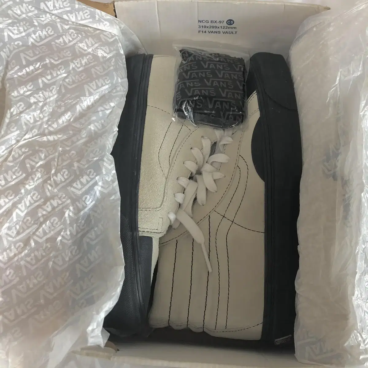 <RARE> 고샤루브친스키 X 반스 Sk8-Hi (270)