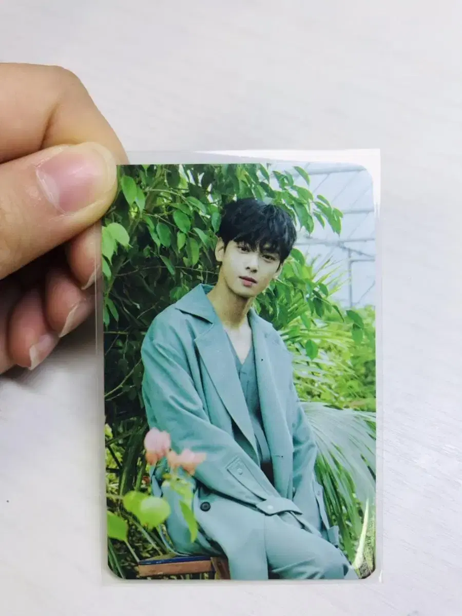 Call Astro cha eunwoo for a photocard