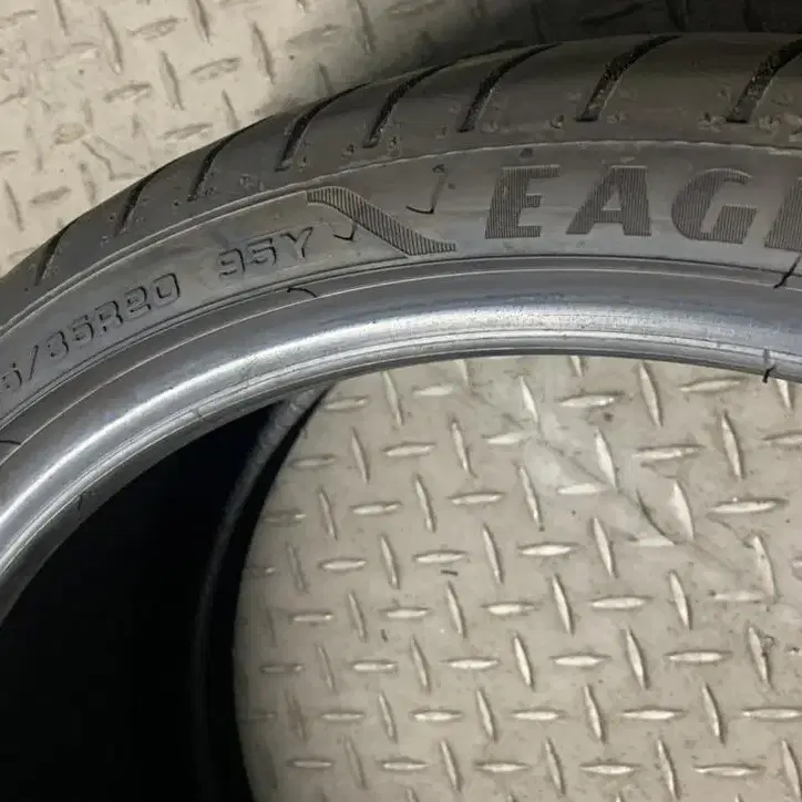 245/35R20 중고T