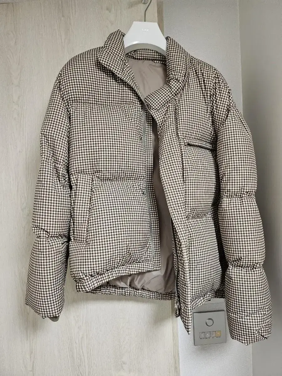 Coor Goose Down Cloud Padding (Beige Check) sells.