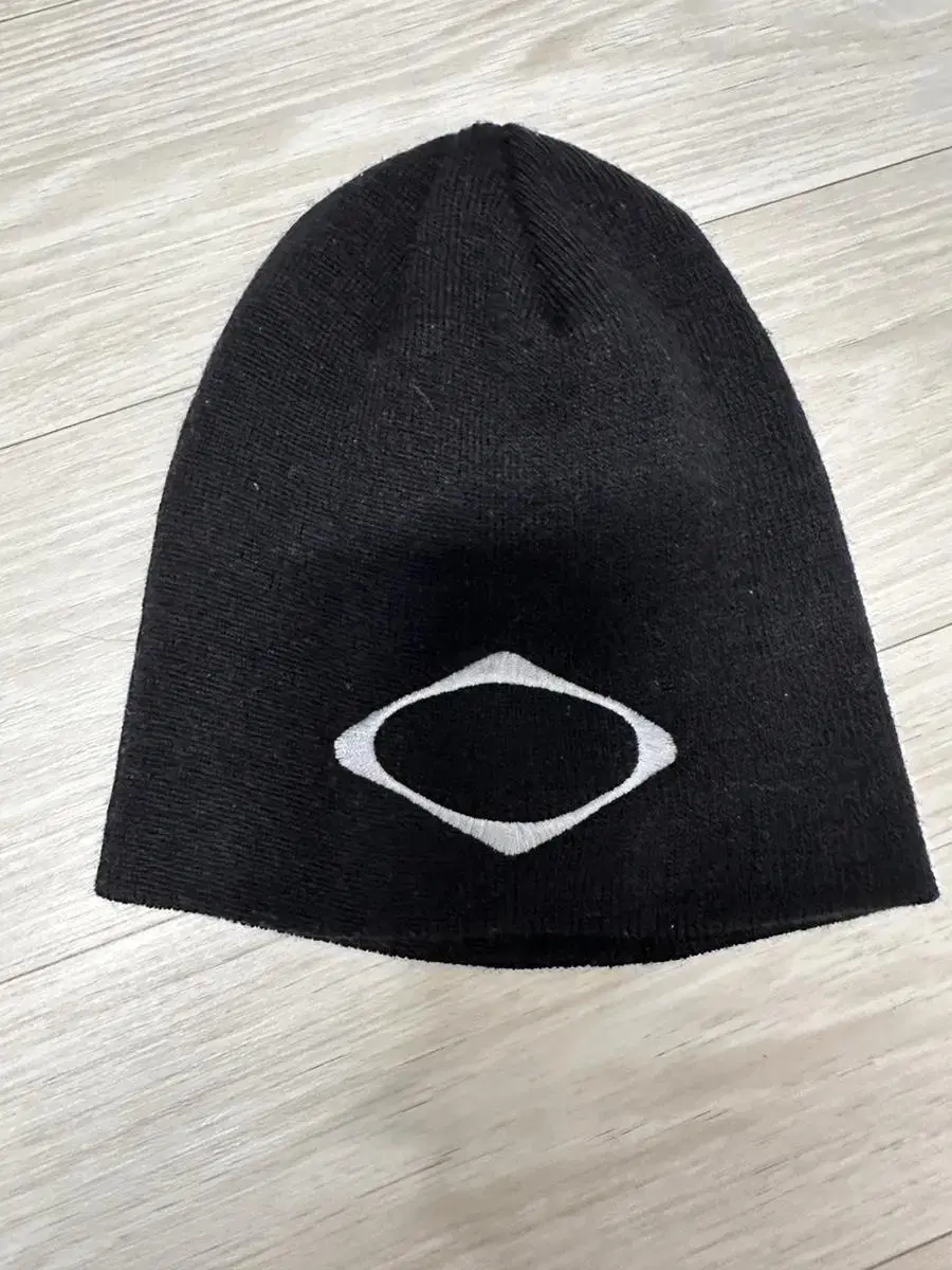 Missy Chippy Beanie Black