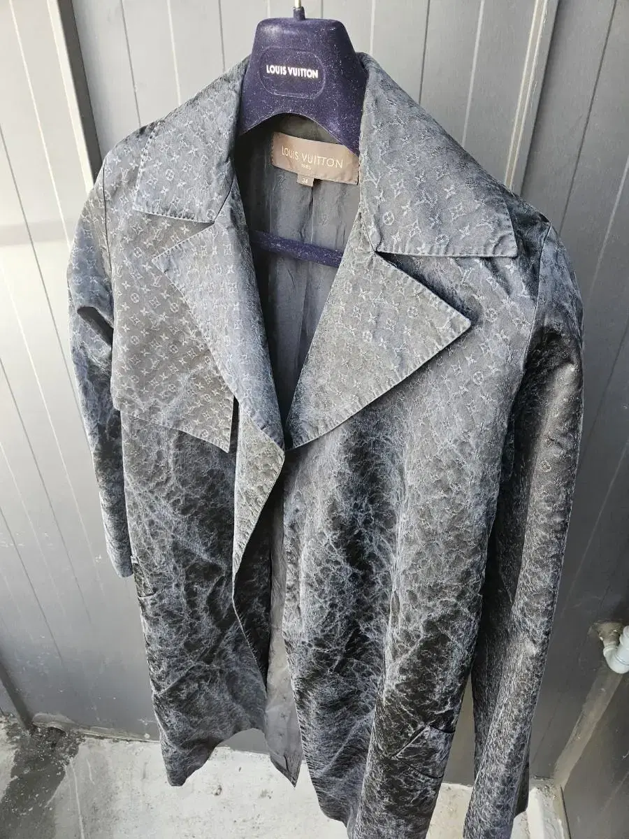 95 to slim100 Louis Vuitton Genuine Monogrammed Silk Metallic Belted Coat