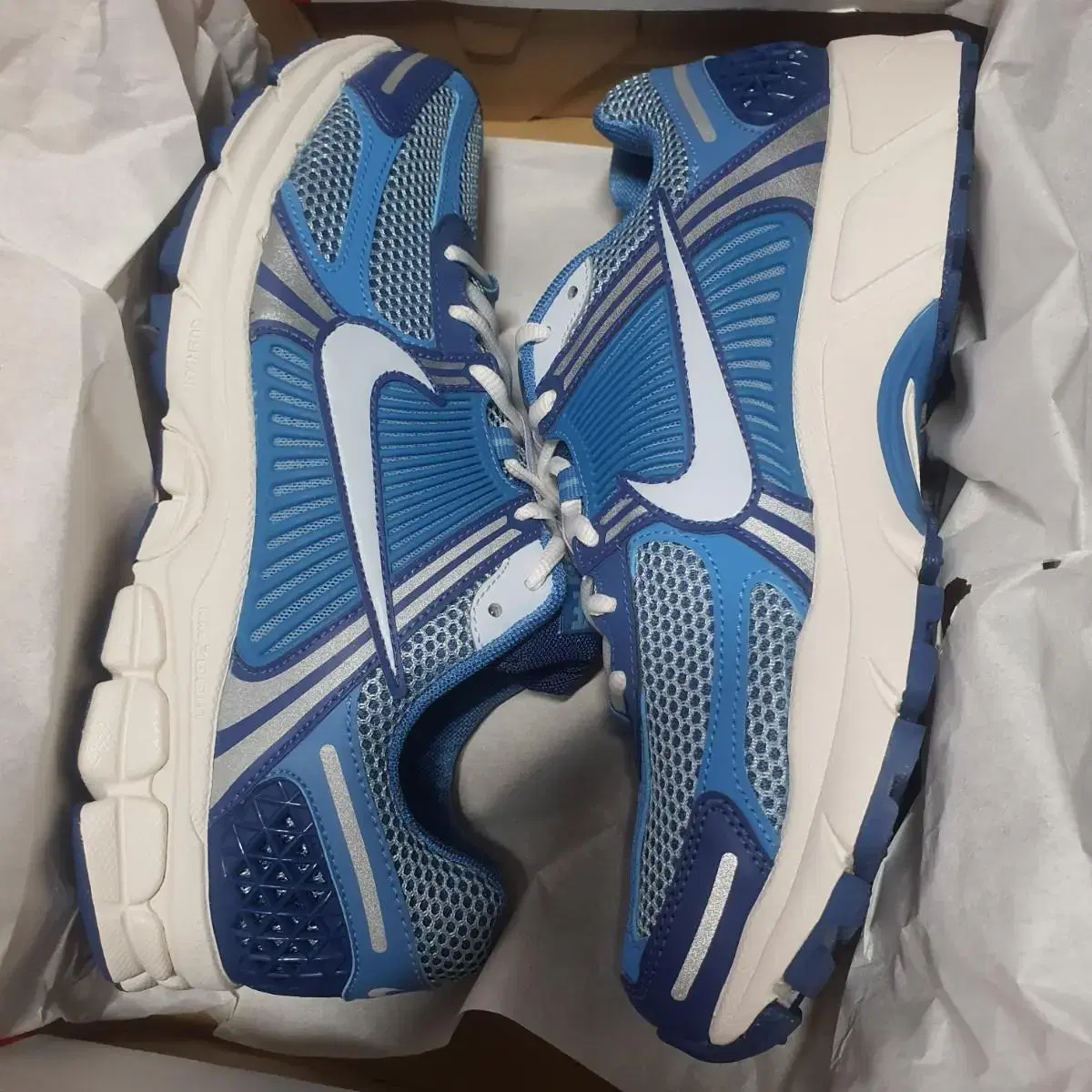 나이키 줌 보메로5 nike zoom vomero5 275사이즈 판매