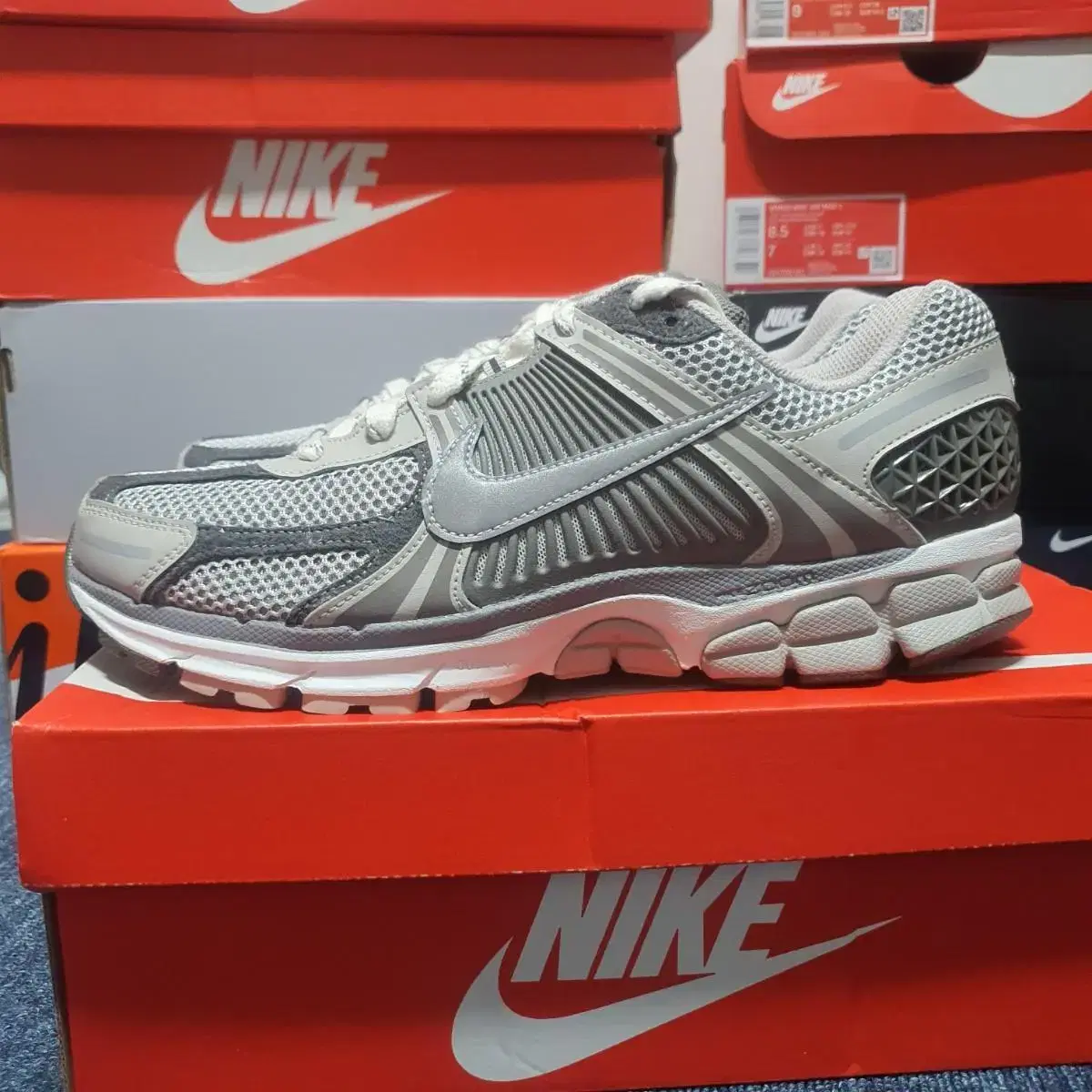 나이키줌보메로 nike zoom vomero5 prm 280사이즈 판매