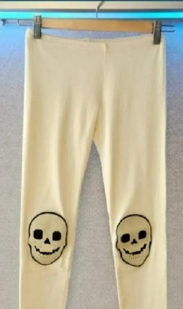 Leggings (Ivory Sec) "Almost New" (Half-priced Delivery Available)