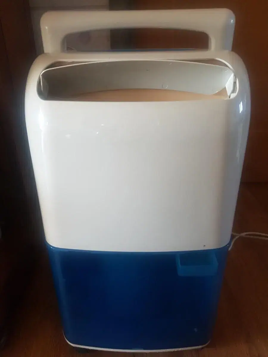 Winpool Air Purifying Dehumidifier 12L Prevent Condensation Wash your clothes well Dry your clothes well