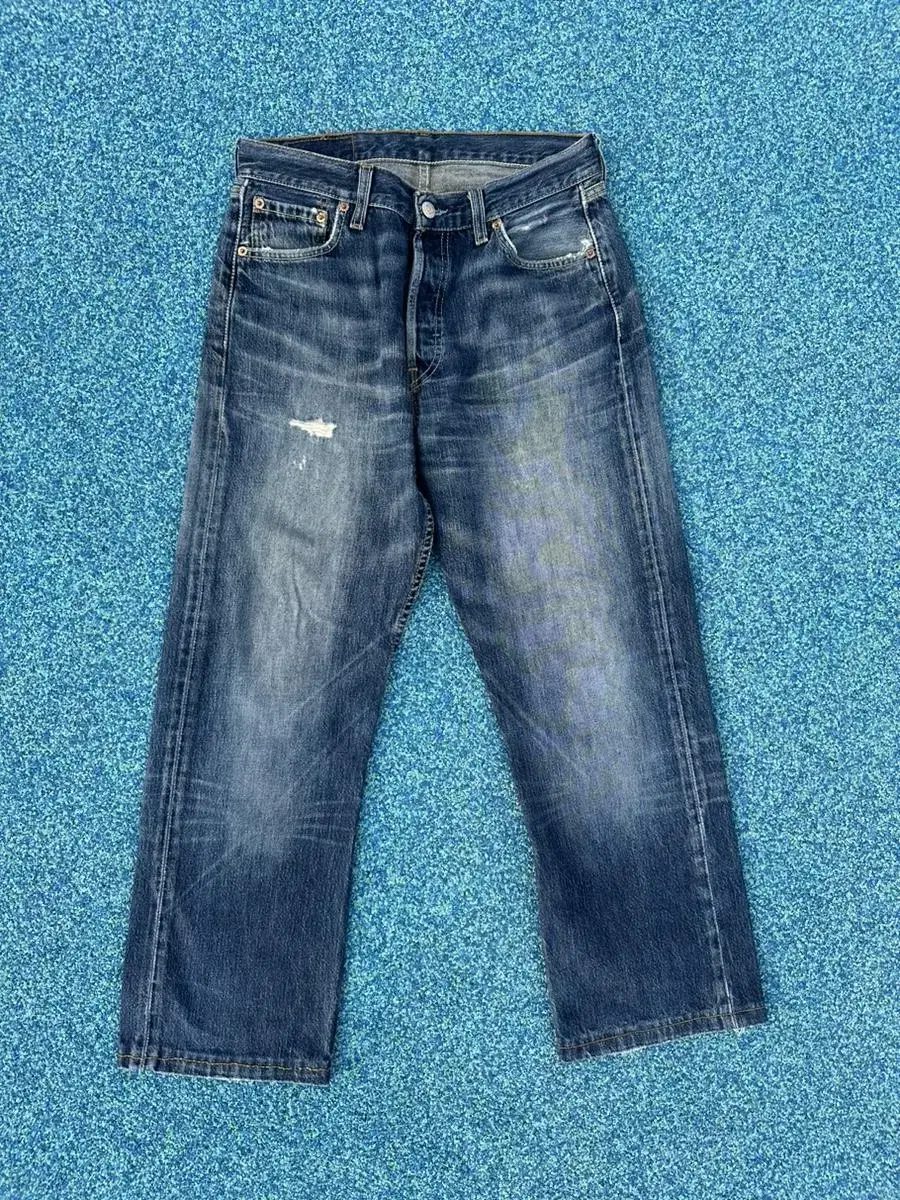 [33 inches] Vintage Levi's 501 30X32 _ A042