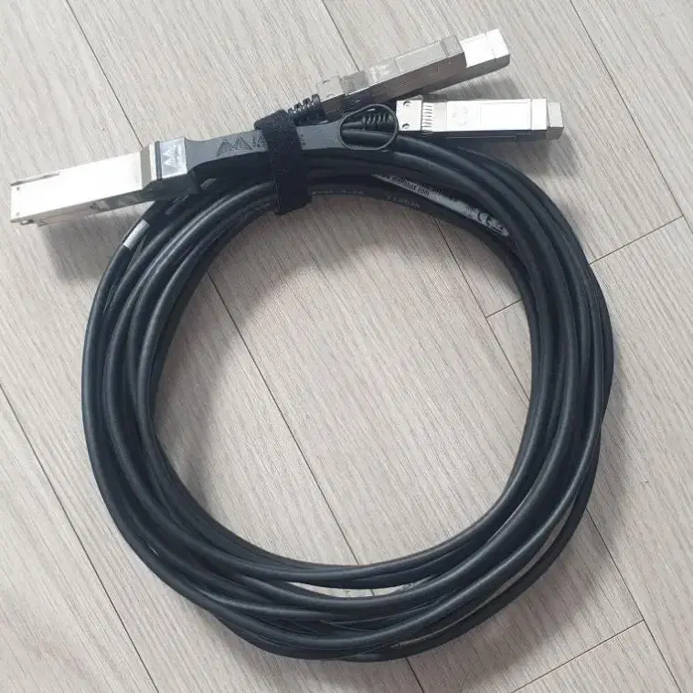 멜라녹스 QSFP28 to 4xSFP28 Breakout 케이블 100G