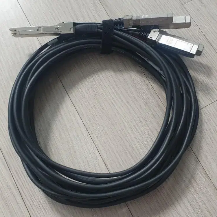 멜라녹스 QSFP28 to 4xSFP28 Breakout 케이블 100G