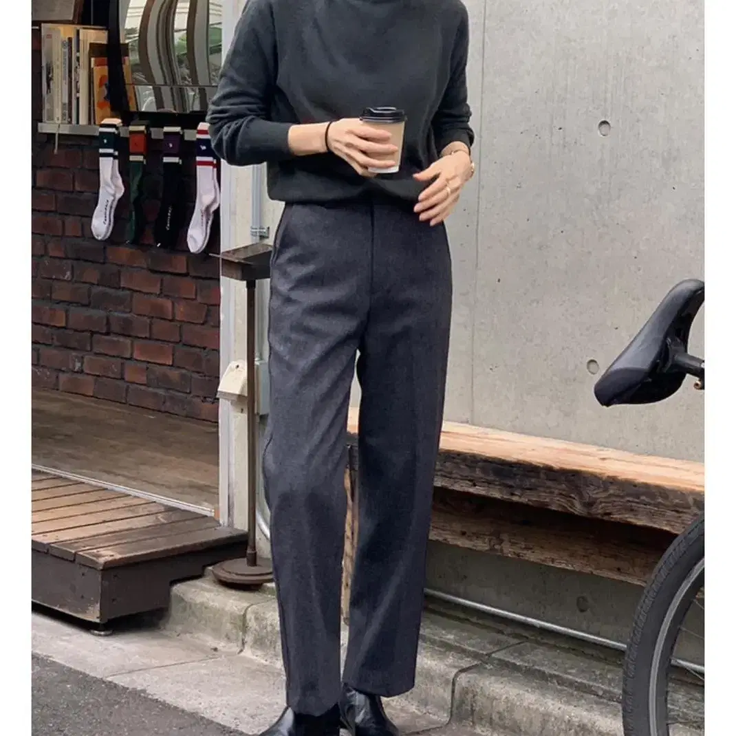 메리어라운드 차콜 wool crop slacks [L]