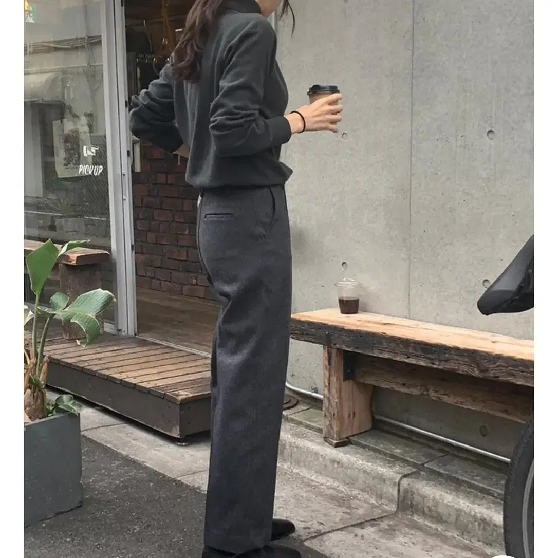 메리어라운드 차콜 wool crop slacks [L]