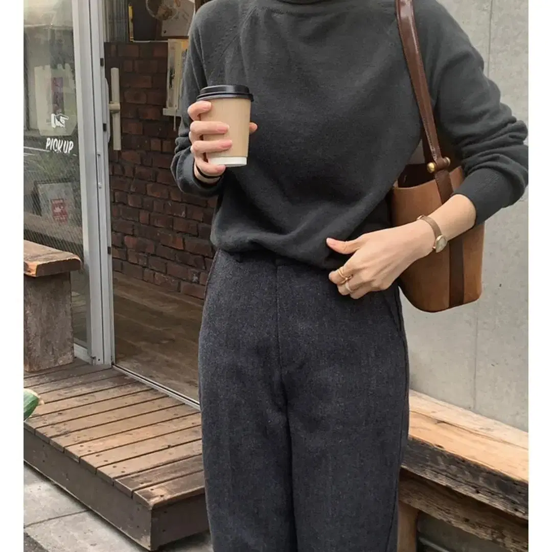 메리어라운드 차콜 wool crop slacks [L]