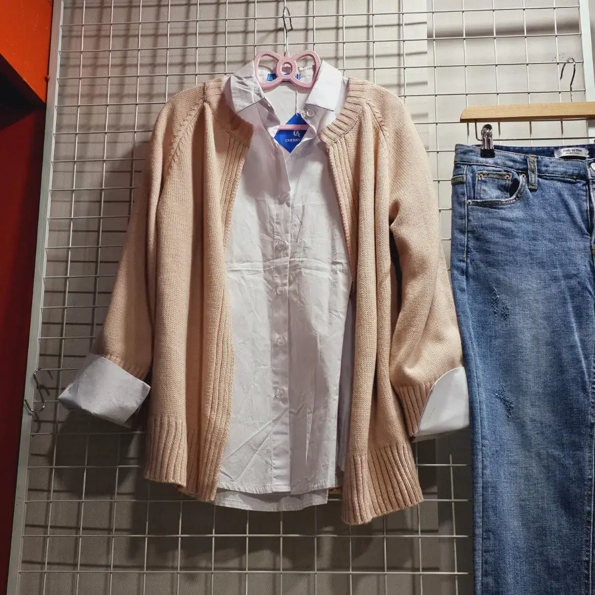 44-66 DPSALE Loose-fit white shirt + pink cardigan set