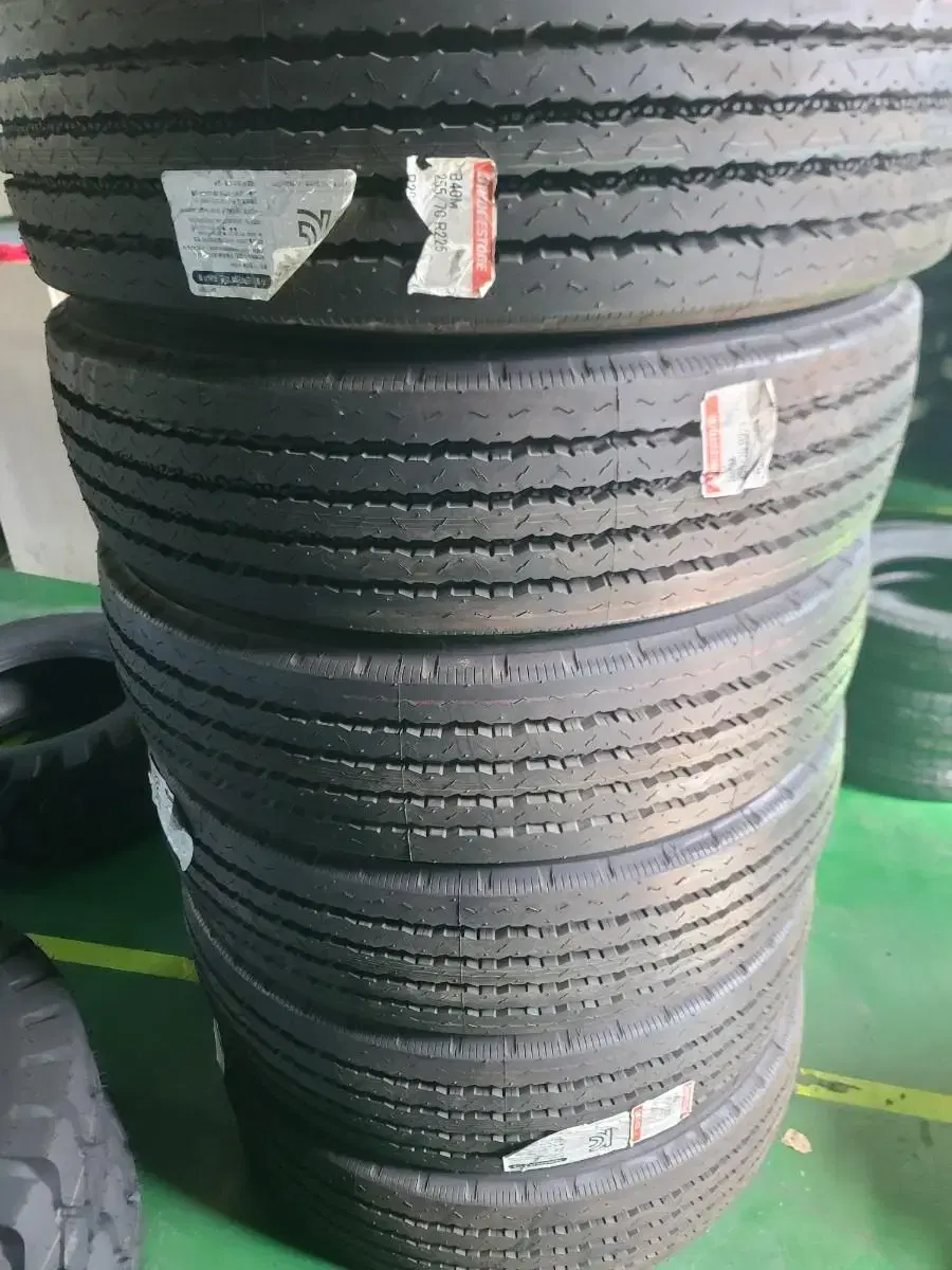 브리지스톤 255/70R22.5 타이어