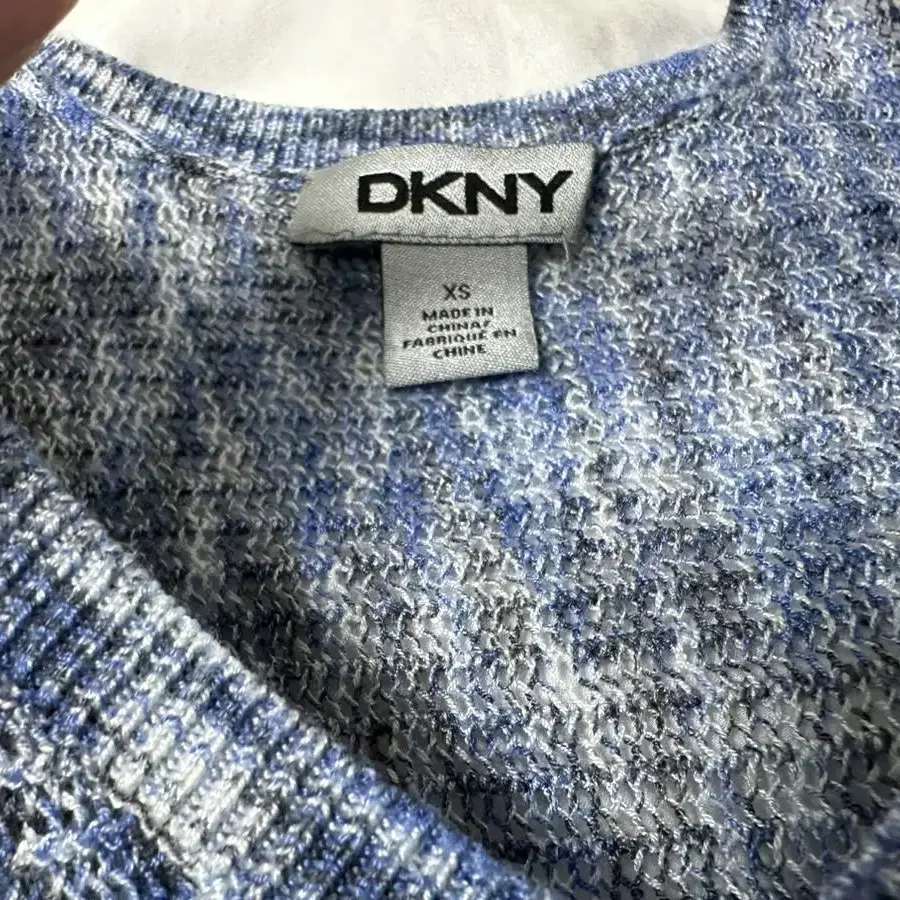 DKNY 가오리핏 시스루 반팔 니트