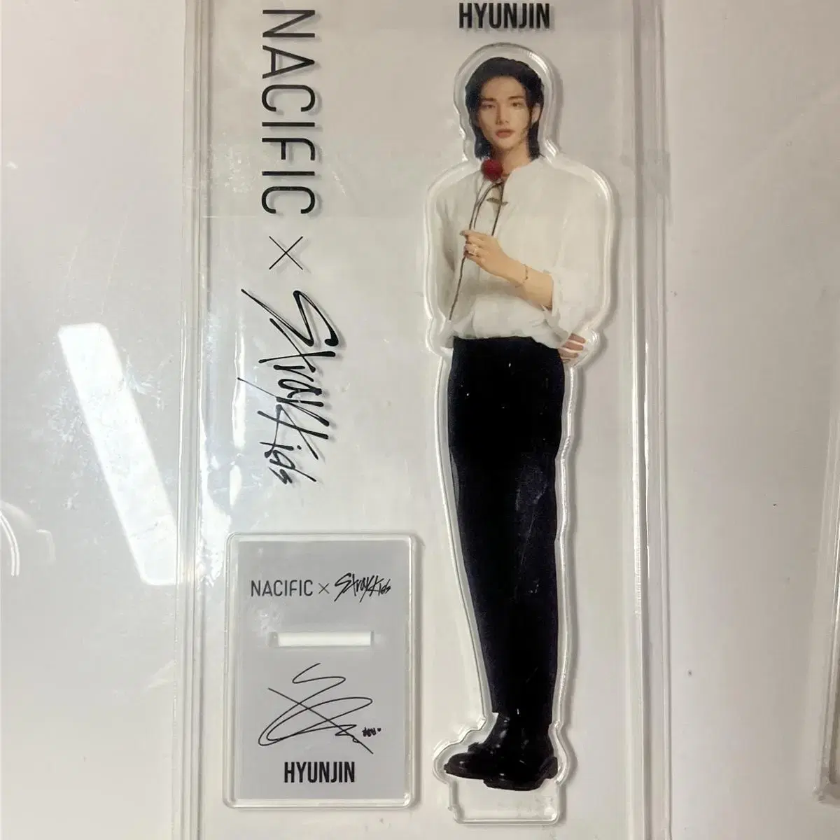 skz hyunjin acrylic stand istituto norteamericano