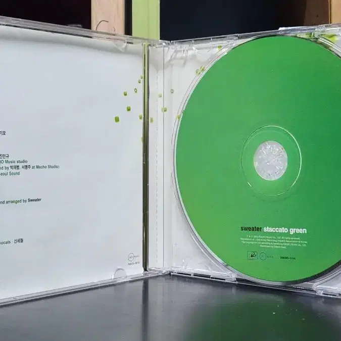 스웨터 CD staccato green