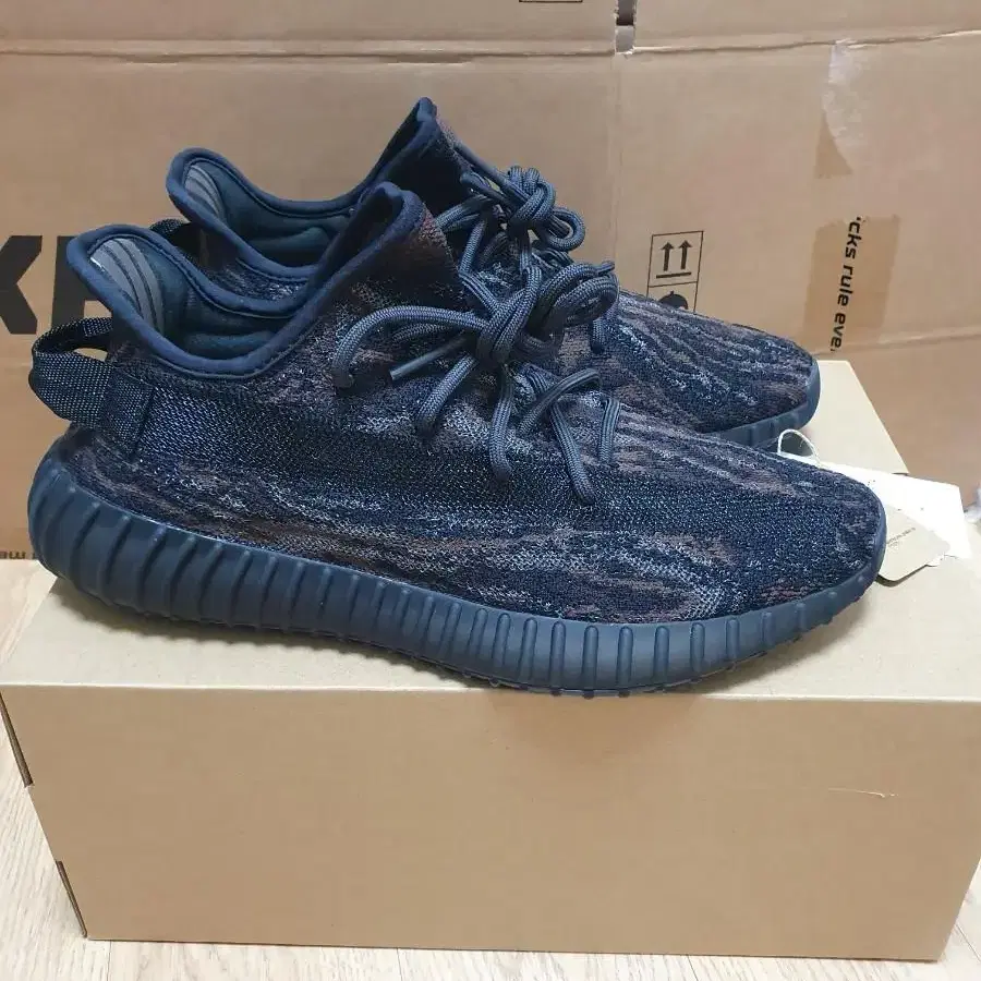 YEEZY BOOST 350  280사이즈