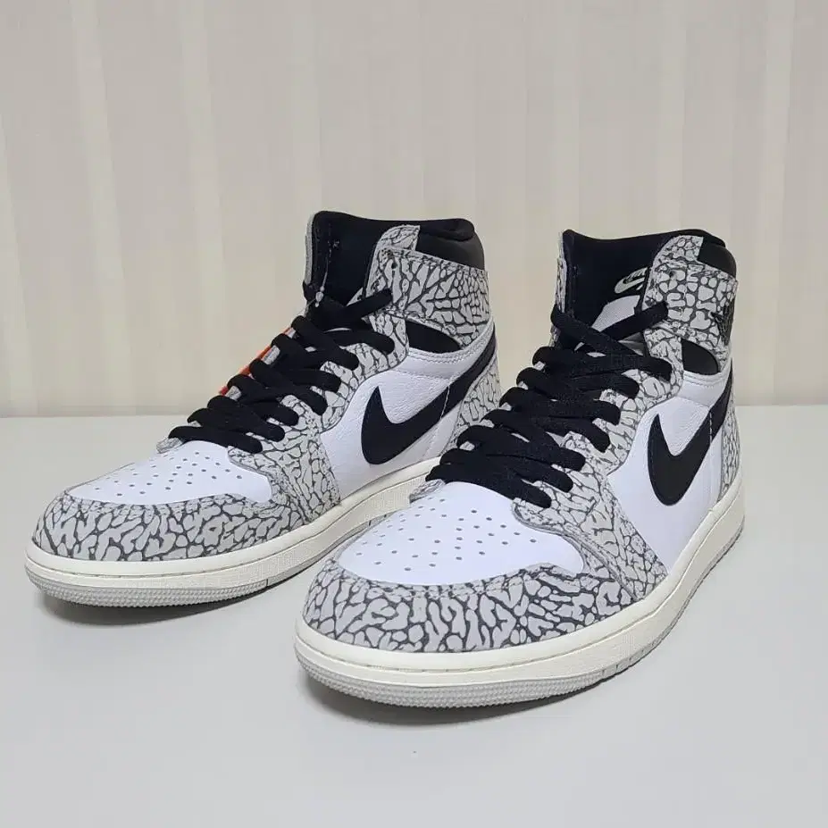 나이키 Jordan 1 Retro High OG White Cement