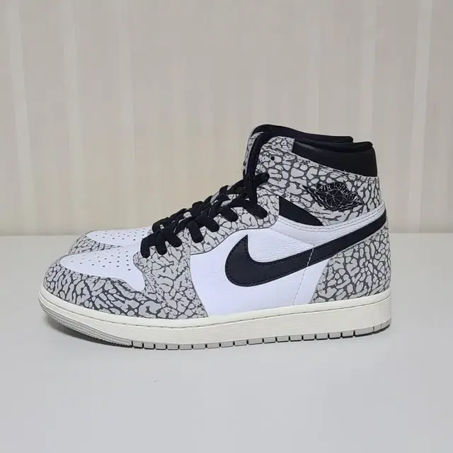 나이키 Jordan 1 Retro High OG White Cement