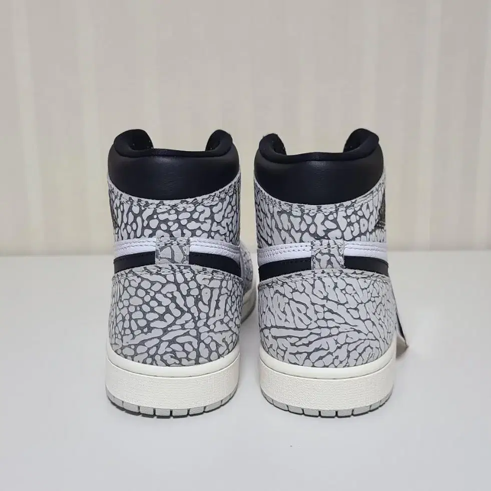 나이키 Jordan 1 Retro High OG White Cement