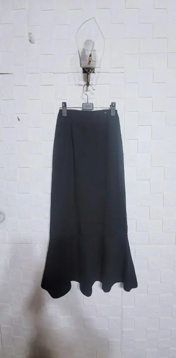 Hemmed Ruffle Long Skirt (New)