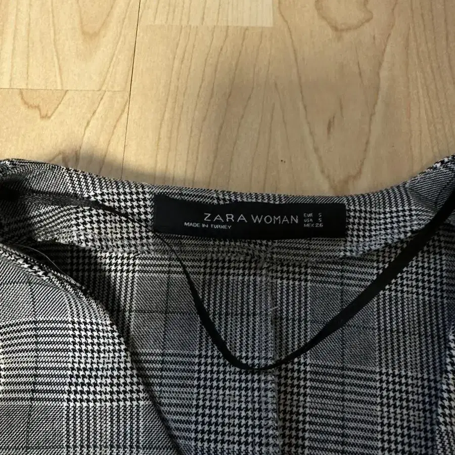 Zara 랩스타일 퍼프 플라우스