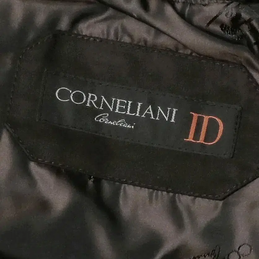 꼬르넬리아니 [Corneliani] 블랙 트렌디 후드 패딩 코트