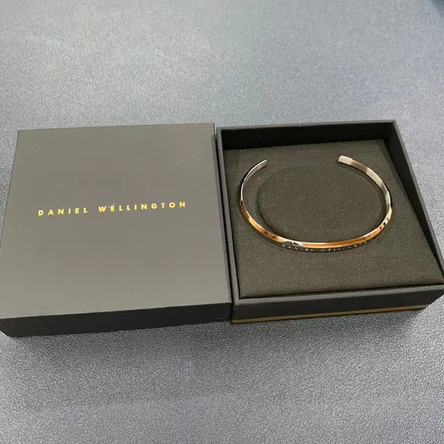 다니엘웰링턴 CLASSIC BRACELET  팝니다