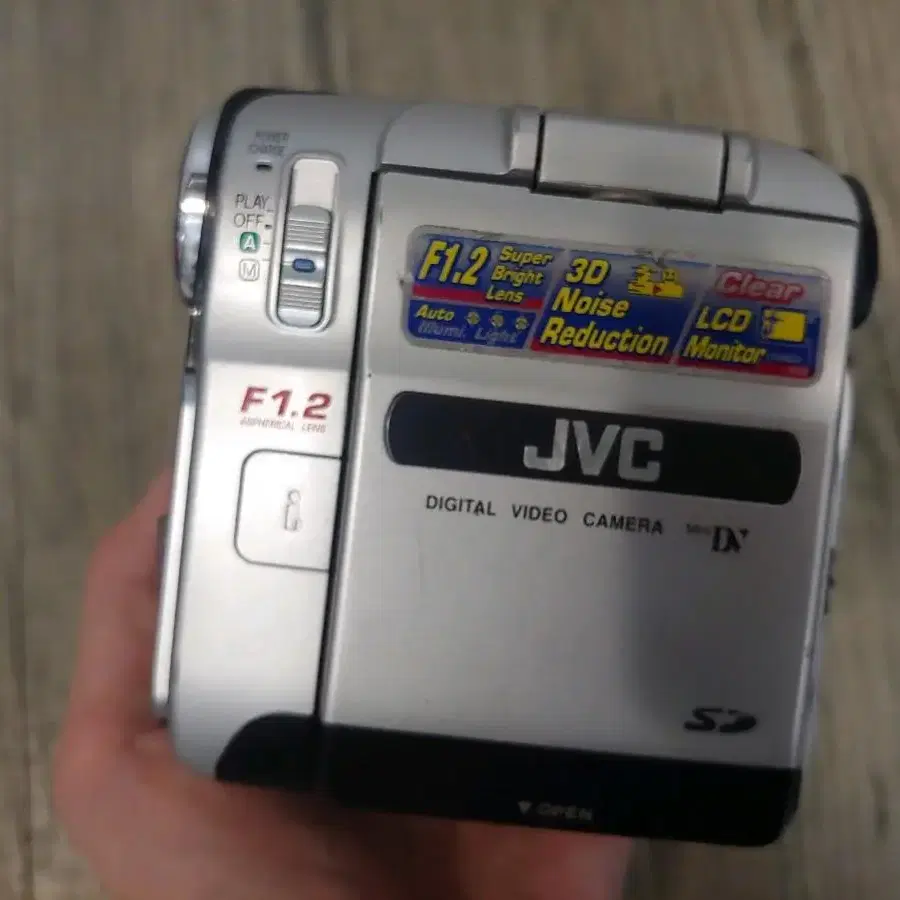 JVC 캠코더 DX77KR 팝니다! 전원작동 하는데 화면 안켜져요 베터리