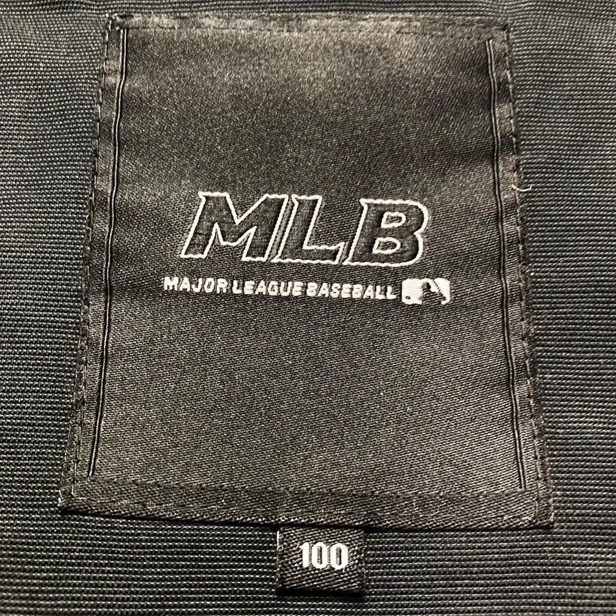 MLB 엠엘비 shoulder leather vtg 패딩 점퍼